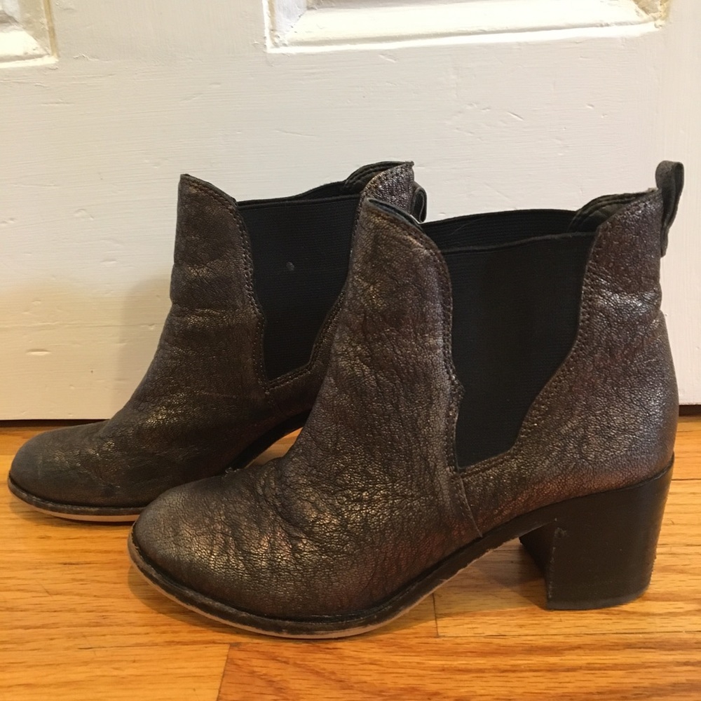 Bronzed metallic chelsea boots